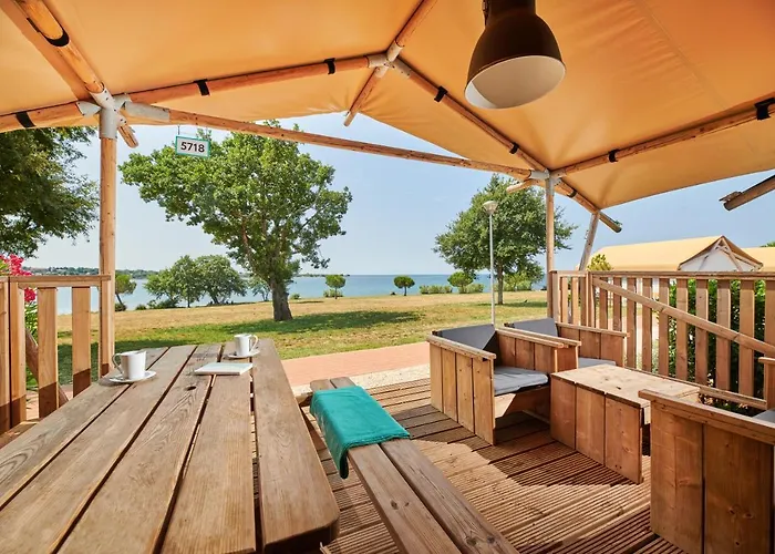 Park Glamping * أوماغ